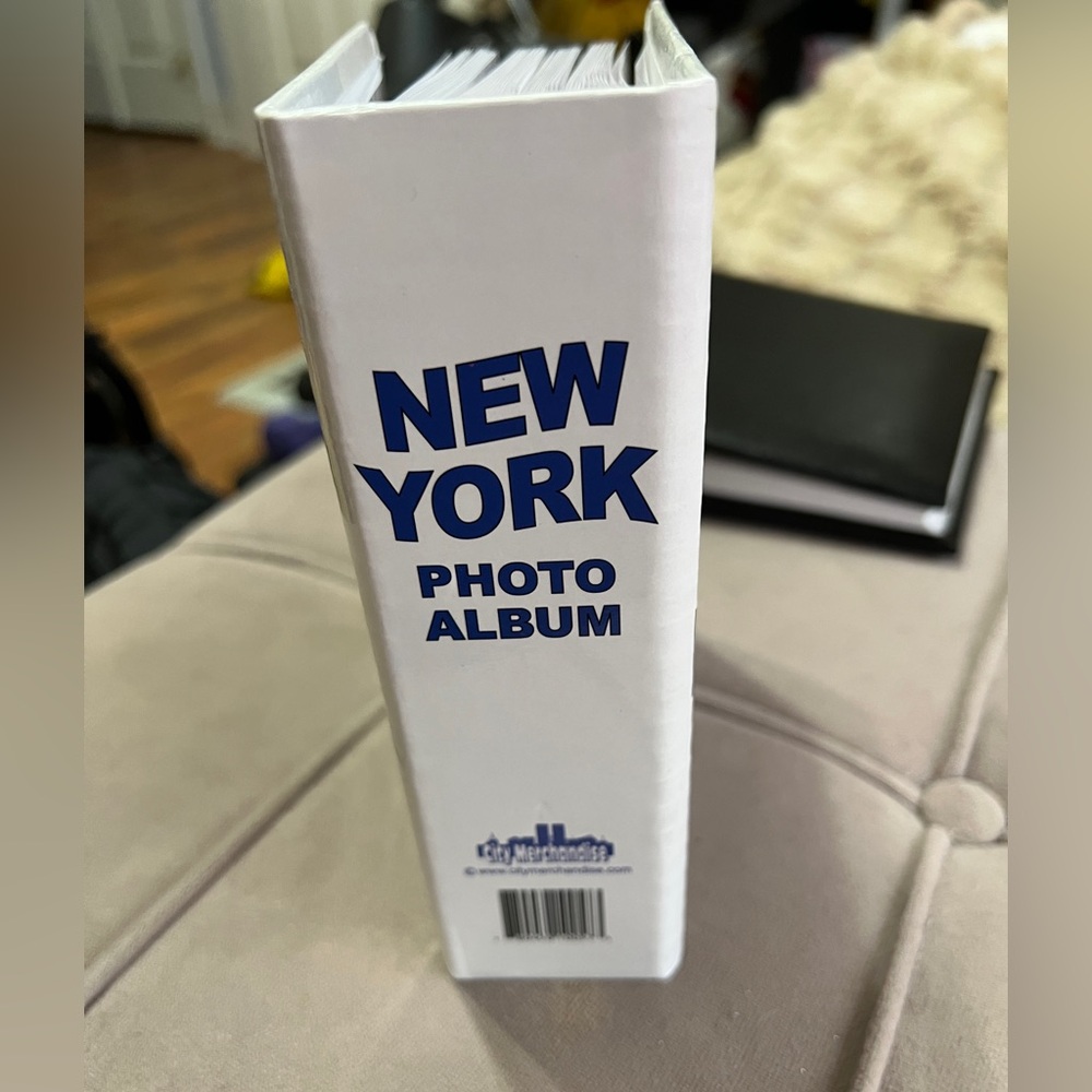 New York Themed Photo Album - White - Picture 3 of 4